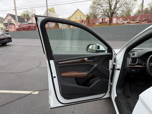 Used 2020 Audi Q5 2.0T Premium w/ Convenience Package AWD/4WD image 13