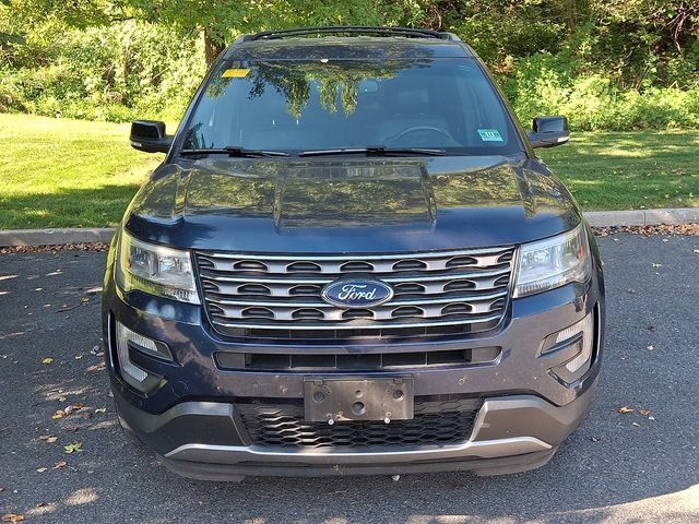 Used 2017 Ford Explorer XLT w/ Equipment Group 202A AWD/4WD image 2