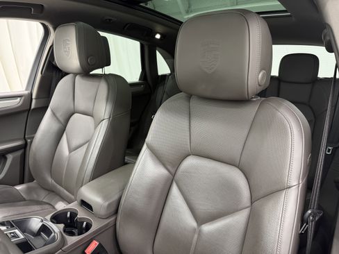 Certified 2023 Porsche Macan image 33