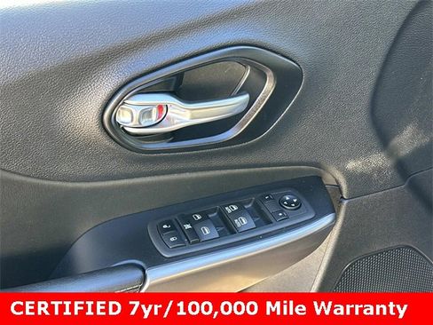 Used 2021 Jeep Cherokee Latitude Lux image 16