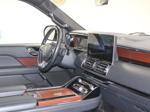 Used 2023 Lincoln Navigator Reserve image 34