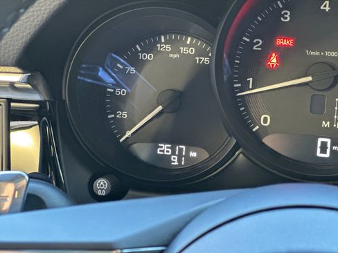 Certified 2025 Porsche Macan AWD/4WD image 32