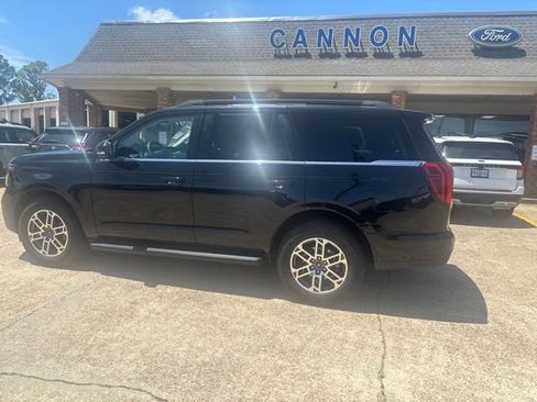 Certified 2025 Ford Expedition Active RWD image 3