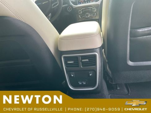 Used 2023 Chrysler 300 Touring L w/ Popular Equipment Group RWD image 31