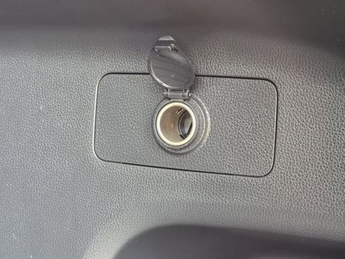 Used 2020 Toyota RAV4 XLE Premium image 29