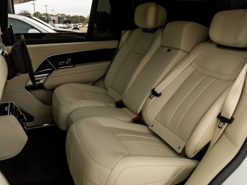 Used 2025 Land Rover Range Rover Long Wheelbase Autobiography image 30