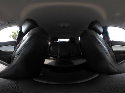 Used 2025 Chevrolet Trax LT FWD image 42