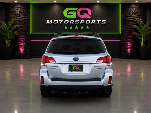 Used 2013 Subaru Outback 3.6R Limited w/ Moonroof Pkg AWD/4WD image 6