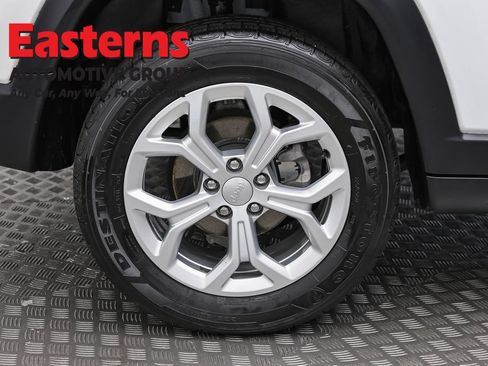 Used 2024 Jeep Compass Latitude AWD/4WD image 29