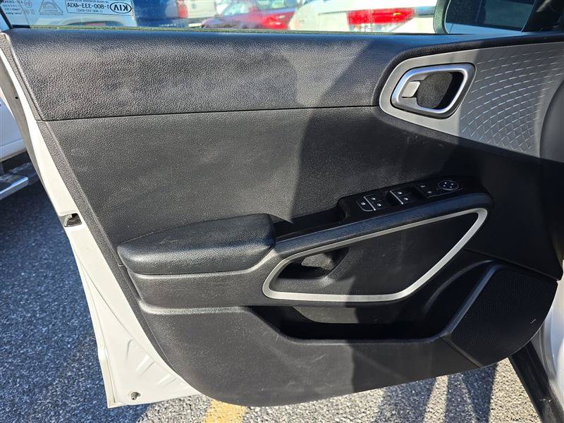 Used 2020 Kia Soul LX FWD image 11