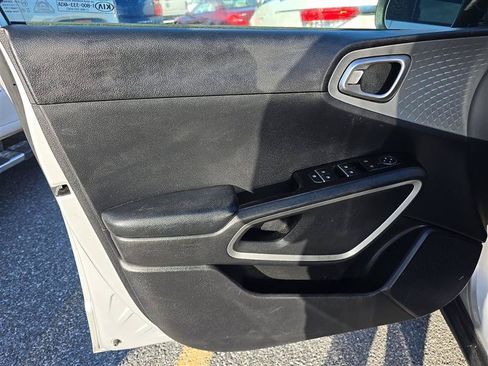 Used 2020 Kia Soul LX FWD image 11