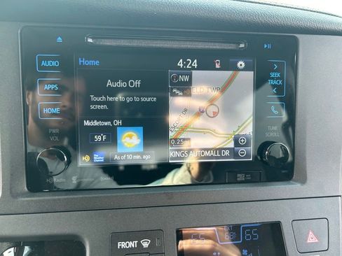 Used 2017 Toyota Sienna SE Premium w/ Protection Package image 12