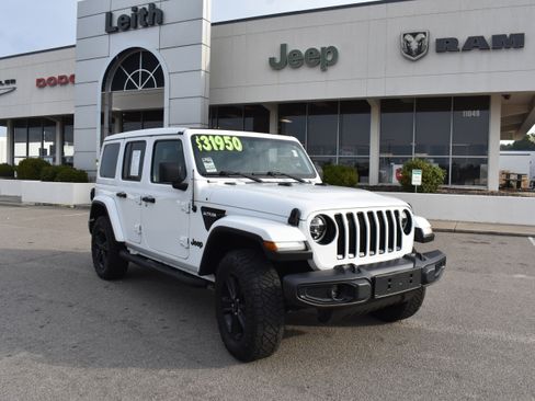 Used 2019 Jeep Wrangler Unlimited Sahara image 1