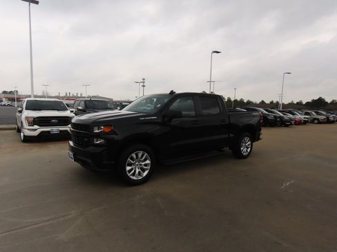 Used 2022 Chevrolet Silverado 1500 Custom image 2