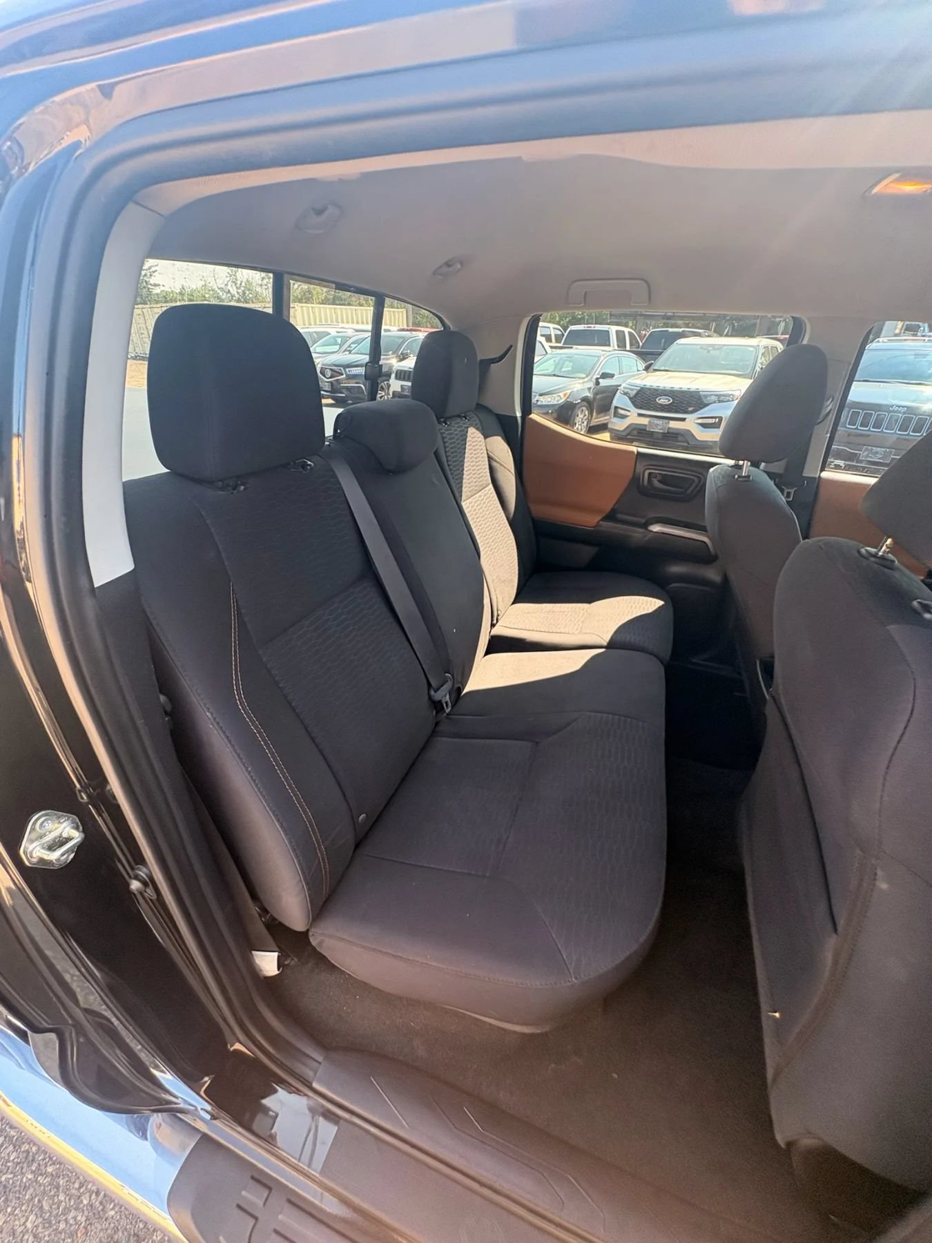 Used 2017 Toyota Tacoma SR5 w/ Tow Package AWD/4WD image 32