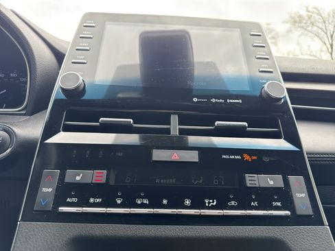 Used 2022 Toyota Avalon XLE FWD image 53