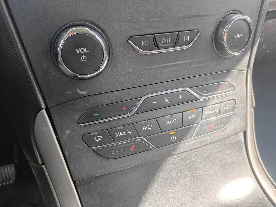 Used 2020 Ford Edge SEL FWD image 21
