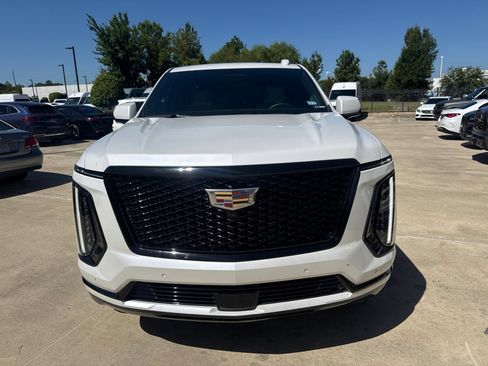 Used 2025 Cadillac Escalade Sport Platinum AWD/4WD image 2