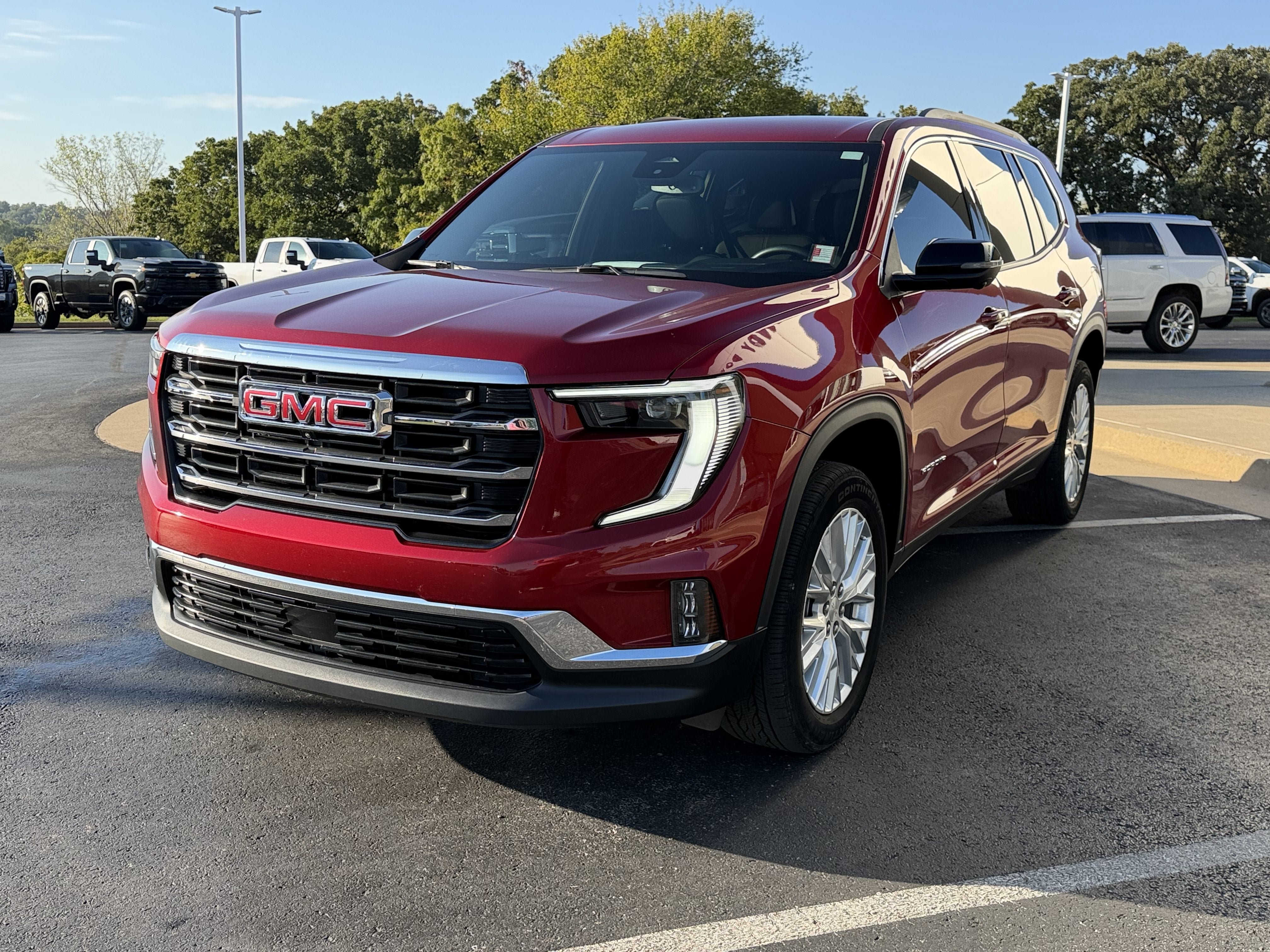 Used 2024 GMC Acadia Elevation FWD image 2