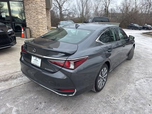 Used 2022 Lexus ES 300h image 3