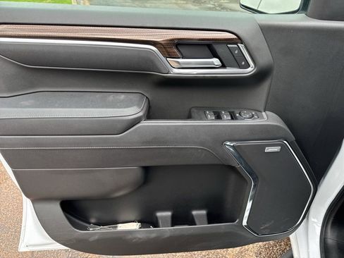 Used 2025 Chevrolet Silverado 1500 LT Trail Boss w/ Convenience Package II AWD/4WD image 31