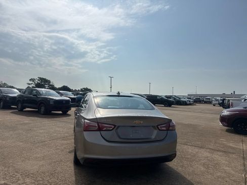 Used 2022 Chevrolet Malibu LT FWD image 17