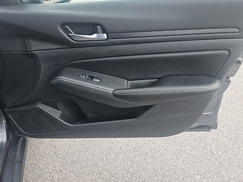 Used 2024 Nissan Altima 2.5 SV image 29