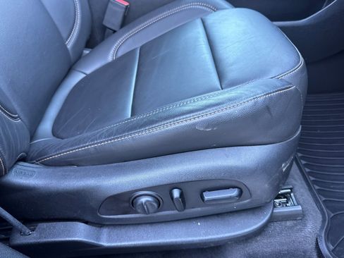 Used 2020 Chevrolet Traverse LT w/ LPO, Blackout Package image 25