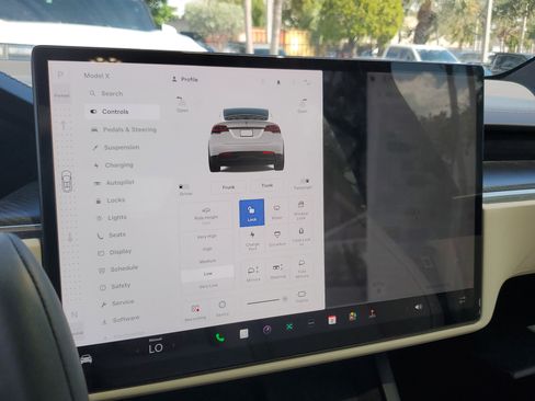 Used 2022 Tesla Model X Plaid image 10