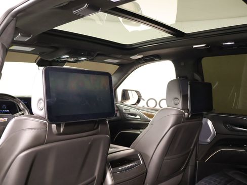 Used 2024 Cadillac Escalade ESV Sport Platinum AWD/4WD image 16