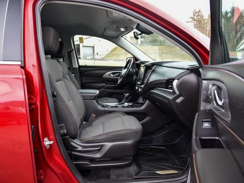 Used 2019 Chevrolet Traverse LT w/ LPO, Floor Liner Package image 9