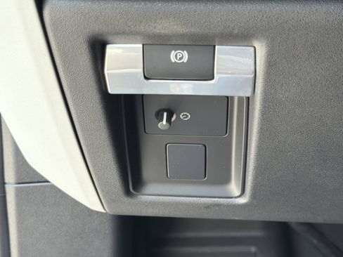 Used 2020 Land Rover Defender 110 HSE AWD/4WD image 24