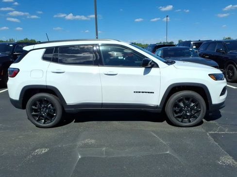 New 2026 Jeep Compass Latitude AWD/4WD image 19