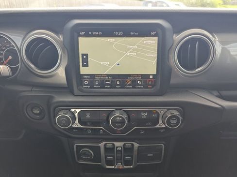 Used 2018 Jeep Wrangler Unlimited Sahara AWD/4WD image 11