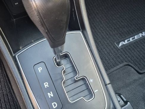 Used 2017 Hyundai Accent SE FWD image 18