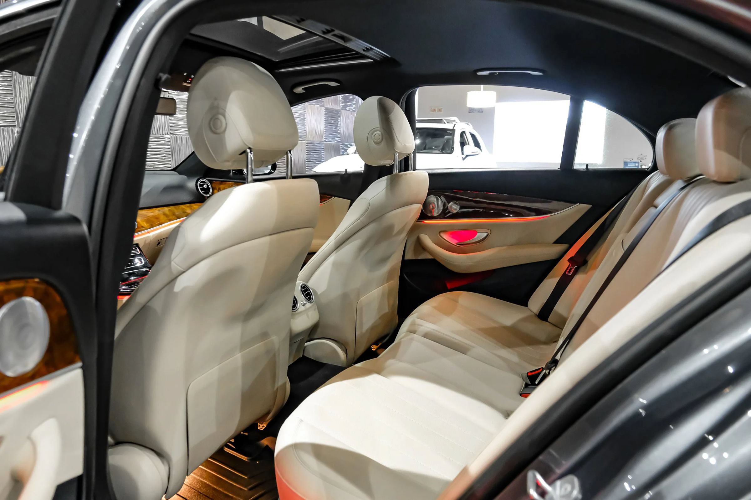 Used 2018 Mercedes-Benz E 300 image 40