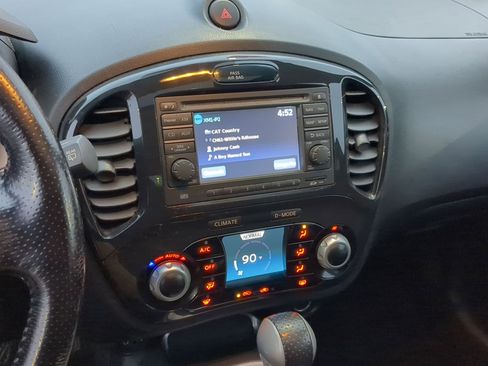 Used 2014 Nissan Juke SV w/ Navigation Package image 21