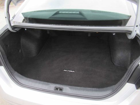 Used 2024 Nissan Altima 2.5 SV image 4