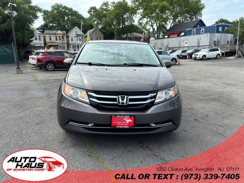 Used 2017 Honda Odyssey SE image 1