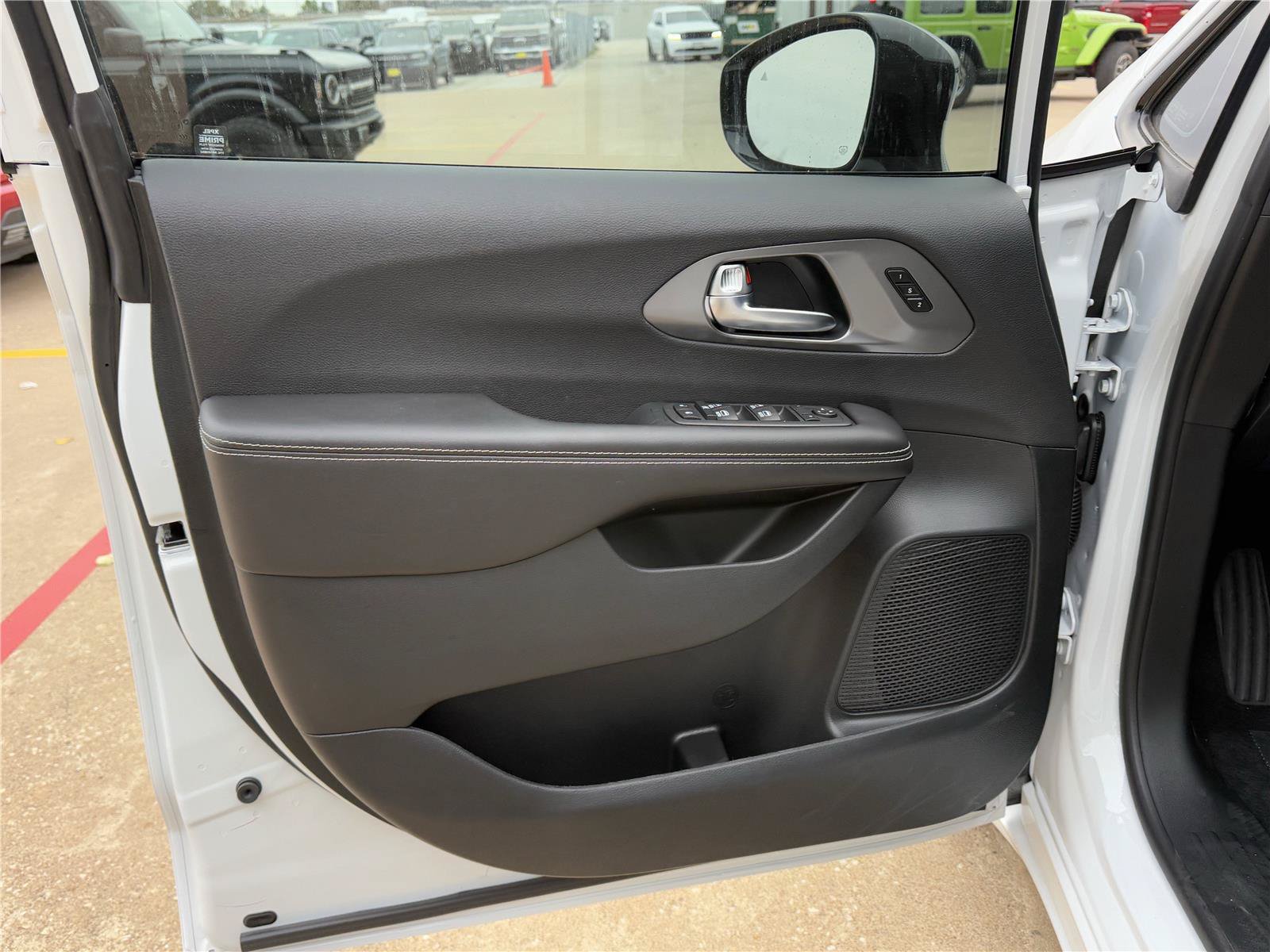 New 2026 Chrysler Pacifica Select w/ S Appearance Package FWD image 11