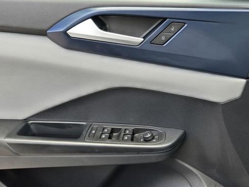 Certified 2023 Volkswagen Taos SE w/ Panoramic Sunroof Package FWD image 28