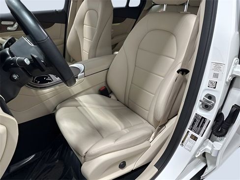 Certified 2022 Mercedes-Benz GLC 300 4MATIC image 23
