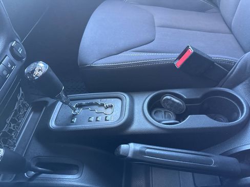 Used 2013 Jeep Wrangler Unlimited Sahara AWD/4WD image 31