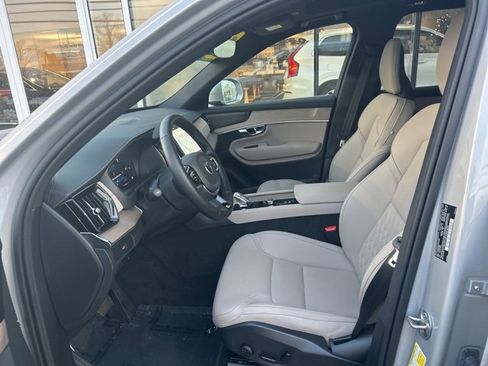 Used 2025 Volvo XC90 B5 Plus image 17