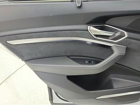 Used 2023 Audi e-tron S Prestige w/ Prestige Package image 31