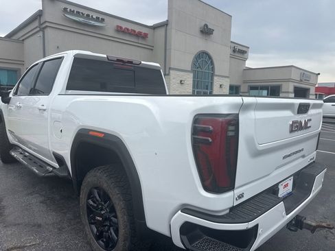Used 2025 GMC Sierra 2500 AT4 AWD/4WD image 6