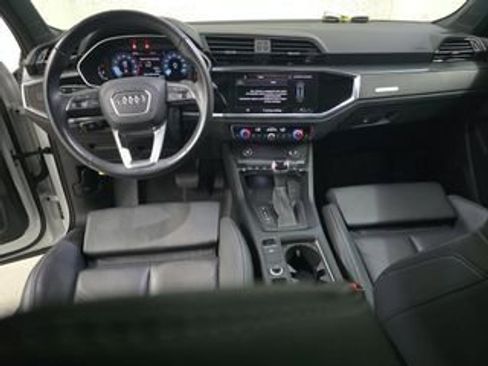 Used 2024 Audi Q3 2.0T Premium image 3