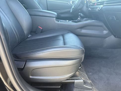 Used 2024 Kia Sorento S image 12