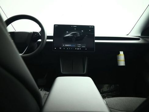 Used 2026 Tesla Model Y 2WD image 36