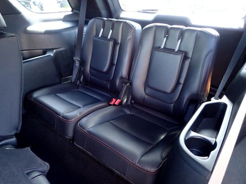 Used 2019 Ford Explorer Sport image 12